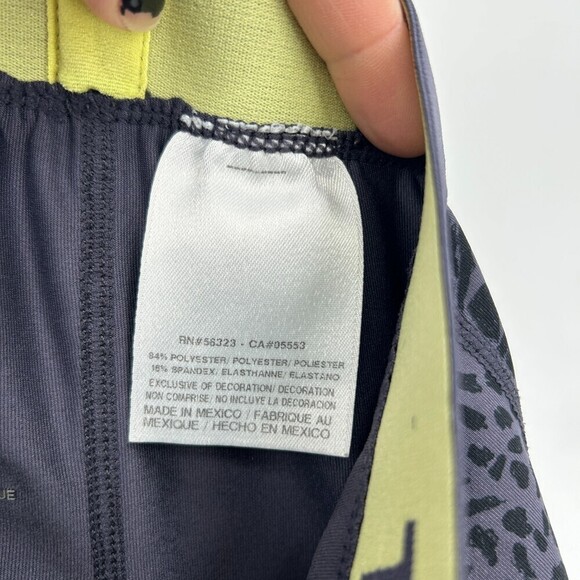 NIKE Pro Combat Women's Purple Animal Print Cropped Workout Leggings Size Medium - Picture 6 of 6